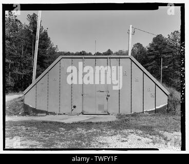 Planare Ansicht von vorne (West) Seite, Blick nach Osten Nordosten, ohne Skala - Fort McClellan Munition Lagerbereich, Gebäude Nr. 4414, Second Avenue (Magazin), Anniston, Calhoun County, AL Stockfoto