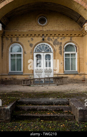 Boarding House für ältere Menschen tagsüber Ansicht von außen Stockfoto