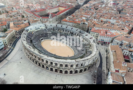 Luftbild des alten römischen Amphitheater in Nimes, Frankreich Stockfoto