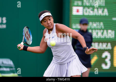 BIRMINGHAM, ENGLAND 17. Juni Naomi Osaka in Japan in Aktion gegen Maria Sakkari von Griechenland während der Umlauf von 32 an der Natur Tal Classic bei Edgbaston Priorat Club, Birmingham am Dienstag, 18. Juni 2019. (Credit: Andy Whitehead | MI Nachrichten) Stockfoto