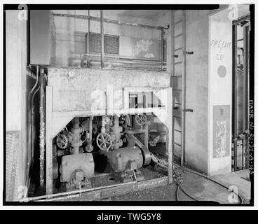 Quincy, MA, BO-37, Starten, U-Rakete Ablagestruktur, Interior Detail von Wasser und Hydraulikpumpen über WEST-NIKE Missile Batterie PR-79, Starten, East Windsor Road South der State Route 101, Foster, Providence County, Rhode Island Stockfoto