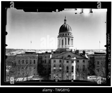 Hinten (WEST) Höhe, von der Dachterrasse - AUF DER SUCHE NACH OBEN Foto von photogrammetrischen Platte LC-HABS Kopieren - GS05-T -1736-110 L. - Maine State House, Zustand und Capitol Straßen, Augusta, Kennebec County, Mich; Bulfinch, Charles; König, William; Williams, schwelgen, Brigham und Spofford; Hichborn, Charles S; George A. Fuller Company; Edel, W Clark; Desmond, G Henri; Boucher, Jack E; Silverman, Eleni; Kingsbury, Martha; Reeves, F Blair; Benninger, Christopher C; Dana, Sally; Goiran, Philip; Jahncke, Davis L; Grau, G H; Borchers, Perry E Stockfoto