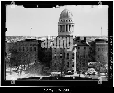 Hinten (WEST) Höhe, von der Dachterrasse - AUF DER SUCHE NACH UNTEN Foto von photogrammetrischen Platte LC-HABS Kopieren - GS05-T -1736-109 L. - Maine State House, Zustand und Capitol Straßen, Augusta, Kennebec County, Mich; Bulfinch, Charles; König, William; Williams, schwelgen, Brigham und Spofford; Hichborn, Charles S; George A. Fuller Company; Edel, W Clark; Desmond, G Henri; Boucher, Jack E; Silverman, Eleni; Kingsbury, Martha; Reeves, F Blair; Benninger, Christopher C; Dana, Sally; Goiran, Philip; Jahncke, Davis L; Grau, G H; Borchers, Perry E Stockfoto