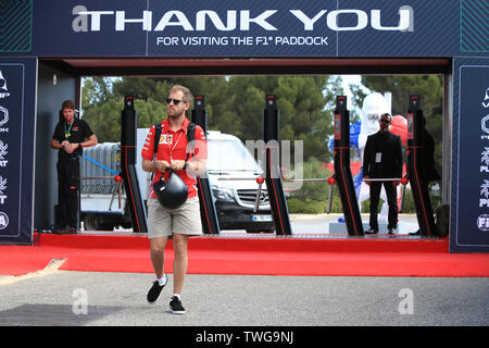 Marseille, Frankreich. 20. Juni 2019, Stromkreis Automobil Paul Ricard, Le Castellet, Marseille, Frankreich; FIA Formel 1 Grand Prix von Frankreich, Ankunft Tag; Scuderia Ferrari, Sebastian Vettel Quelle: Aktion Plus Sport Bilder/Alamy leben Nachrichten Stockfoto