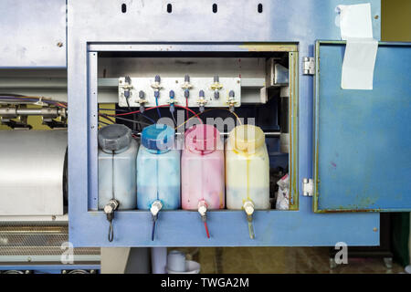 Patronen tank Multi Color Steckplatz auf der Rückseite große Tintenstrahldrucker Stockfoto