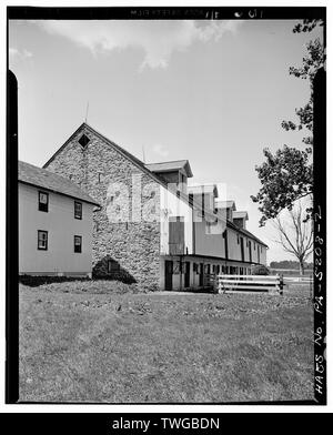 Hintere Höhe. Hinweis SCHLITZ VENTILATOREN - Scheune, State Route 23, Enfield, Lancaster County, PA Stockfoto