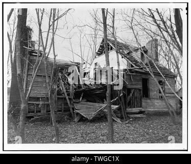 Hintere Höhe, Ansicht, zentralen Teil von CLAPBOARDING IM PROZESS DER ABRISS - Charles' Geschenk, Routen 2 und 4 Lusby, Calvert County, MD; St. Mary's City Kommission, Sponsor; Maryland Historical Trust, Sponsor, Friseur, Douglas, Fotograf; Carson, Cary, delineator Stockfoto