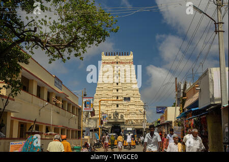 23-Aug-2009 - reich verzierte Gopuram von Ramanathswam Tempel; 24 Meter Höhe im 17. Jahrhundert erbaut; Rameswaram; Char Dham; Tamil Nadu, Indien Stockfoto