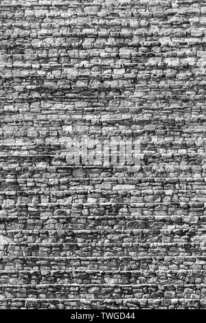 Alten Maya steintreppe als detaillierte Hintergrund Textur in beeindruckenden Schwarz und Weiß Stockfoto