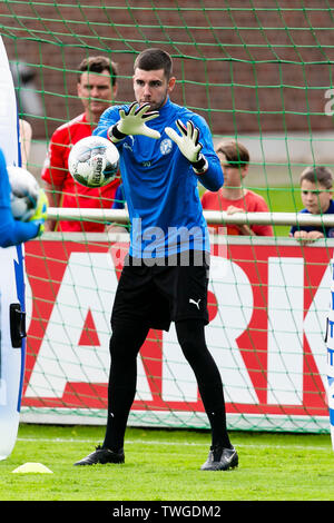 Kiel, Deutschland. Juni, 2019 20. Torwart Ioannis Gelios beteiligt sich an der 1. Sitzung der Deutschen 2. division Team Holstein Kiel auf die anstehende neue Saison in die Zweite Bundesliga vorzubereiten. Frank Molter/Alamy leben Nachrichten Stockfoto