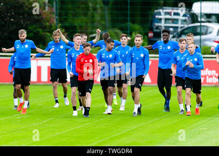 Kiel, Deutschland. Juni, 2019 20. Die Spieler der Deutschen 2. division Team Holstein Kiel in der ersten Trainingseinheit auf die anstehende neue Saison in die Zweite Bundesliga vorzubereiten. Frank Molter/Alamy leben Nachrichten Stockfoto