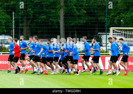 Kiel, Deutschland. Juni, 2019 20. Die Spieler der Deutschen 2. division Team Holstein Kiel in der ersten Trainingseinheit auf die anstehende neue Saison in die Zweite Bundesliga vorzubereiten. Frank Molter/Alamy leben Nachrichten Stockfoto