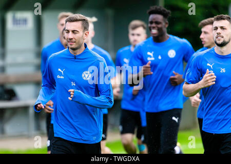 Kiel, Deutschland. Juni, 2019 20. Spieler Michael Eberwein der Deutschen 2. division Team Holstein Kiel beteiligt sich an der 1. Training für die kommende Saison in die Zweite Bundesliga vorzubereiten. Frank Molter/Alamy leben Nachrichten Stockfoto