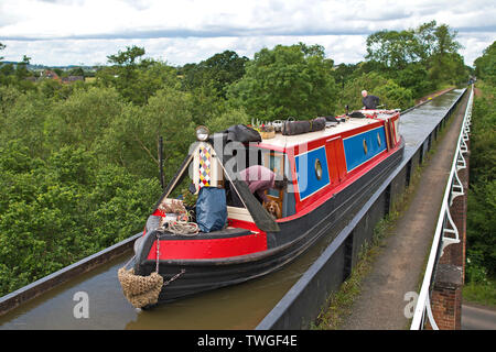 Urlauber auf einem 15-04 Die edstone Aquädukt Kreuz während einer warmen und angenehmen Tag in Warwickshire, Großbritannien. 20. Juni 2019. Stockfoto