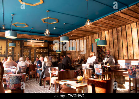 Doncaster, Großbritannien - 11 Mai 2019: Die Gäste genießen ein Argentinisches Steak und das stilvolle Interieur von La Boca Restaurant & Steakhouse am Samstag, den 11. Mai um 1 Nethe Stockfoto