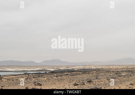 Wunderschöne Bucht Voller vulkanischen Steinen in Bajo Ballena. Juli 8, 2013. El Cotillo La Oliva Fuerteventura Kanarische Inseln. Natur Urlaub Stockfoto