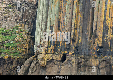 Basalt Felsformationen auf der Insel Staffa - Argyll, Schottland. Stockfoto