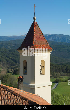 Die Kirche im Dorf La Penne-Provence, Frankreich. Stockfoto