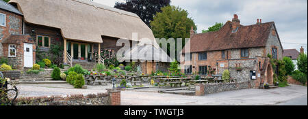 Das Crown Inn, Pishill, Oxfordshire, England. Panoramablick Stockfoto