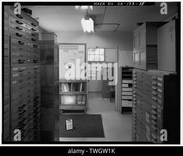 Zimmer 48 und 49, im Süden vom Eingang zu Raum 47. Die EICHE SCHRÄNKE WERDEN ZU SPEICHERN ROCK CORE SAMPLES verwendet. - U.S. Geological Survey, Rock Magnetics Labor, 345 Middlefield Straße, Menlo Park, San Mateo County, CA Stockfoto