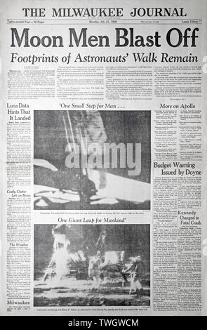 Die vordere Seite des Juli 21, 1969, Milwaukee Journal, Detaillierung der ersten bemannten Landung auf dem Mond die Apollo-11-Mission. Stockfoto