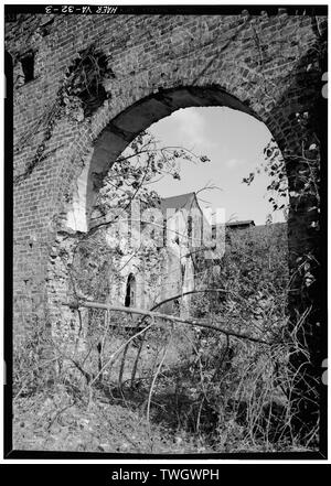Rundbogen in Mauer bei TREDAGER BÜGELEISEN FUNKTIONIERT. Beachten Sie, dass ZIEGEL IST GESCHEHEN IN DER AMERIKANISCHEN BOND. - Tredegar Iron Works, U.S. Highway 1, entlang James River, Richmond, unabhängige Stadt, VA; Anderson, Joseph Reid Stockfoto