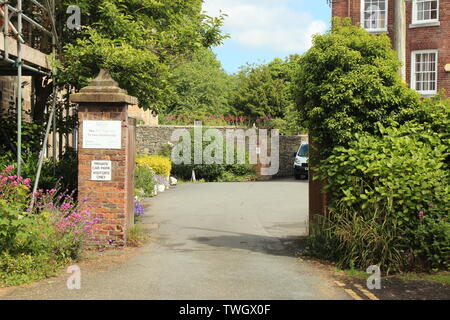 Hawarden ist ein kleines Dorf in Deeside, Clwyd, Wales, an der walisischen Grenze/Englisch Stockfoto