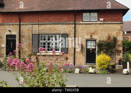 Hawarden ist ein kleines Dorf in Deeside, Clwyd, Wales, an der walisischen Grenze/Englisch Stockfoto