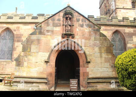 Hawarden ist ein kleines Dorf in Deeside, Clwyd, Wales, an der walisischen Grenze/Englisch Stockfoto