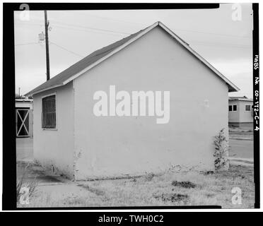 Hinten (Nord) und von der Seite (Osten) von Gebäude 253. - Fitzsimons General Hospital, Gebäude 253, Nordseite von Ost O'Neil Avenue zwischen der Zehnten und zwölften Straßen, Aurora, Adams County, CO Stockfoto