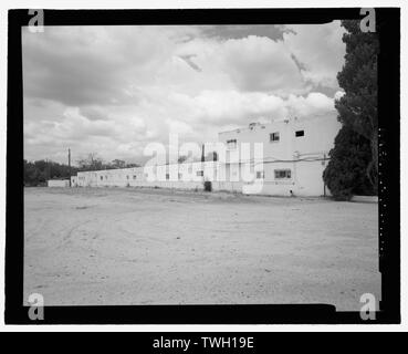 Hintere Erhöhung von West Wing. Ansicht Nordosten. - Luna Lodge, bat der Central Avenue Northeast, Albuquerque, NM, Bernalillo County Stockfoto