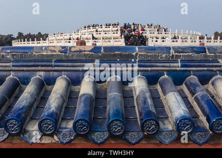 Blau dekorative Fliesen an der Wand um kreisförmige Damm Altar im Tempel des Himmels in Peking, China Stockfoto