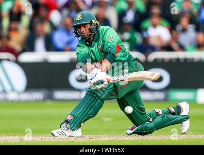 Trent Bridge, Nottingham, UK. Juni, 2019 20. ICC World Cup Cricket, Australien gegenüber Bangladesch; Mahmudullah von Bangladesch fegt die Kugel Credit: Aktion plus Sport/Alamy leben Nachrichten Stockfoto