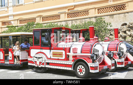 Monaco, Monaco - 13. Juni, 2014: Die schöne Touristen Sightseeing Zug Stockfoto