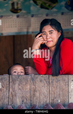 Die lokale Bevölkerung Akha Pixor in das Dorf in der Nähe der Phongsali, Laos, Asien. Stockfoto