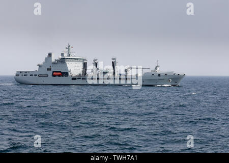 Die neue Flotte Tanker RFA Tiderace auf See. Der Royal Fleet Auxiliary (RFA) betreibt eine Reihe von Schiffen für die Royal Navy Stockfoto