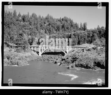 - Rocky Creek Bridge, Spanning Rocky Creek auf Oregon Coast Highway (USA Route 101), Depoe Bay, Lincoln County, ODER Stockfoto