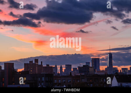 World Trade Center Tower in New York City bei Nacht Stockfoto