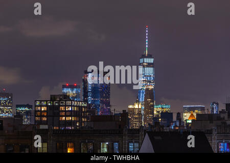 World Trade Center Tower in New York City bei Nacht Stockfoto