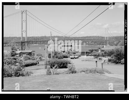 Gleiche VISTA MIT UNTERTEILUNG IN VORDERGRUND - Tacoma Narrows Bridge, Spanning verengt sich an der State Route 16, Tacoma Pierce County, WA Stockfoto