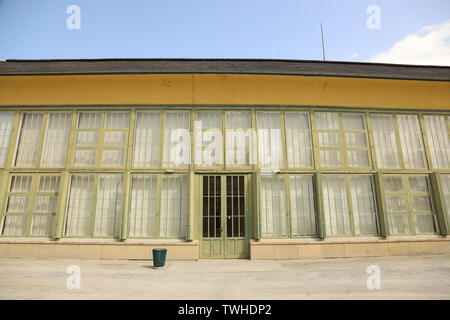 Orangerie auf dem Gelände des Schlosses Esterházy in Eisenstadt (Burgenland, Österreich). Die Orangerie wurde in der Mitte des 19. Jahrhunderts gebaut und Stockfoto