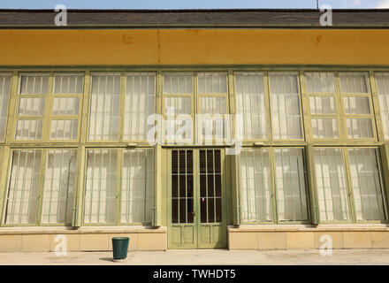 Orangerie auf dem Gelände des Schlosses Esterházy in Eisenstadt (Burgenland, Österreich). Die Orangerie wurde in der Mitte des 19. Jahrhunderts gebaut und Stockfoto
