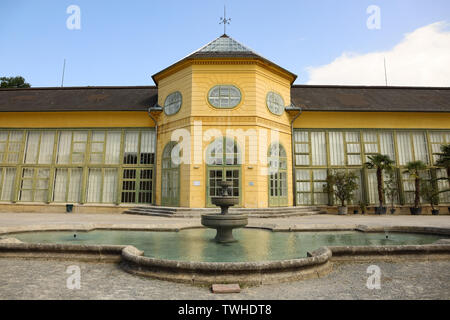 Orangerie auf dem Gelände des Schlosses Esterházy in Eisenstadt (Burgenland, Österreich). Die Orangerie wurde in der Mitte des 19. Jahrhunderts gebaut und Stockfoto