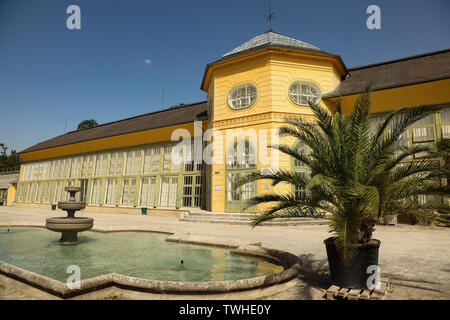 Orangerie auf dem Gelände des Schlosses Esterházy in Eisenstadt (Burgenland, Österreich). Die Orangerie wurde in der Mitte des 19. Jahrhunderts gebaut und Stockfoto