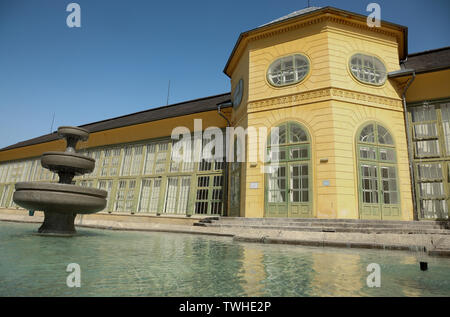 Orangerie auf dem Gelände des Schlosses Esterházy in Eisenstadt (Burgenland, Österreich). Die Orangerie wurde in der Mitte des 19. Jahrhunderts gebaut und Stockfoto