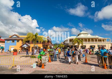 BASSETERRE, St. Kitts - Dezember 6, 2016: Port Zante ist der Hafen von Basseterre, St. Kitts, die in ein Shopping Mekka Dank crui gewachsen ist Stockfoto