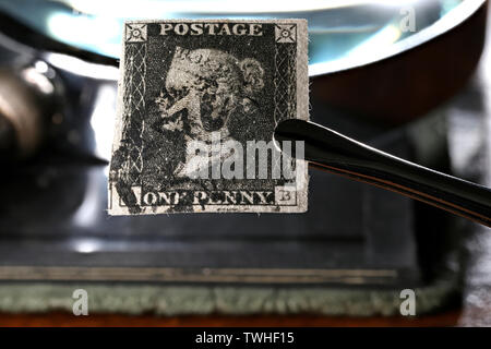 Platte 5 Penny Schwarz mit schwarzer Manchester kreuz Stornierung. Es ist der weltweit erste selbstklebende Briefmarke. Stockfoto