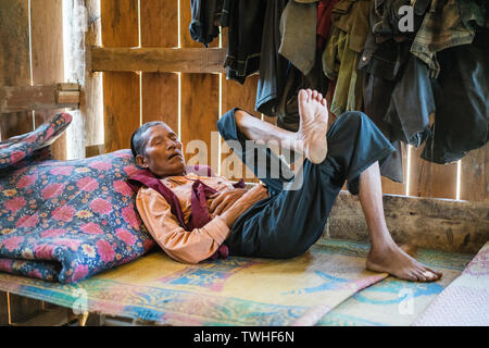 Die lokale Bevölkerung Akha Pixor in das Dorf in der Nähe der Phongsali, Laos, Asien. Stockfoto