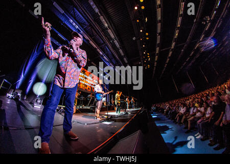 Roskilde, Dänemark. Juni, 2019 20. Roskilde, Dänemark - Juni 20., 2019. Die amerikanische surf rock und Vocal group die Beach Boys führt ein Live Konzert in Roskilde Kongrescenter in Roskilde. Hier Sänger, Songwriter und Musiker Mike Liebe ist live auf der Bühne gesehen. (Foto: Gonzales Foto/Alamy leben Nachrichten Stockfoto