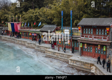 Suzhou Straße - ein Streifen von Geschäften entlang zurück See in Yiheyuan - Sommer Palace, dem ehemaligen Kaiserlichen Garten in Beijing, China Stockfoto